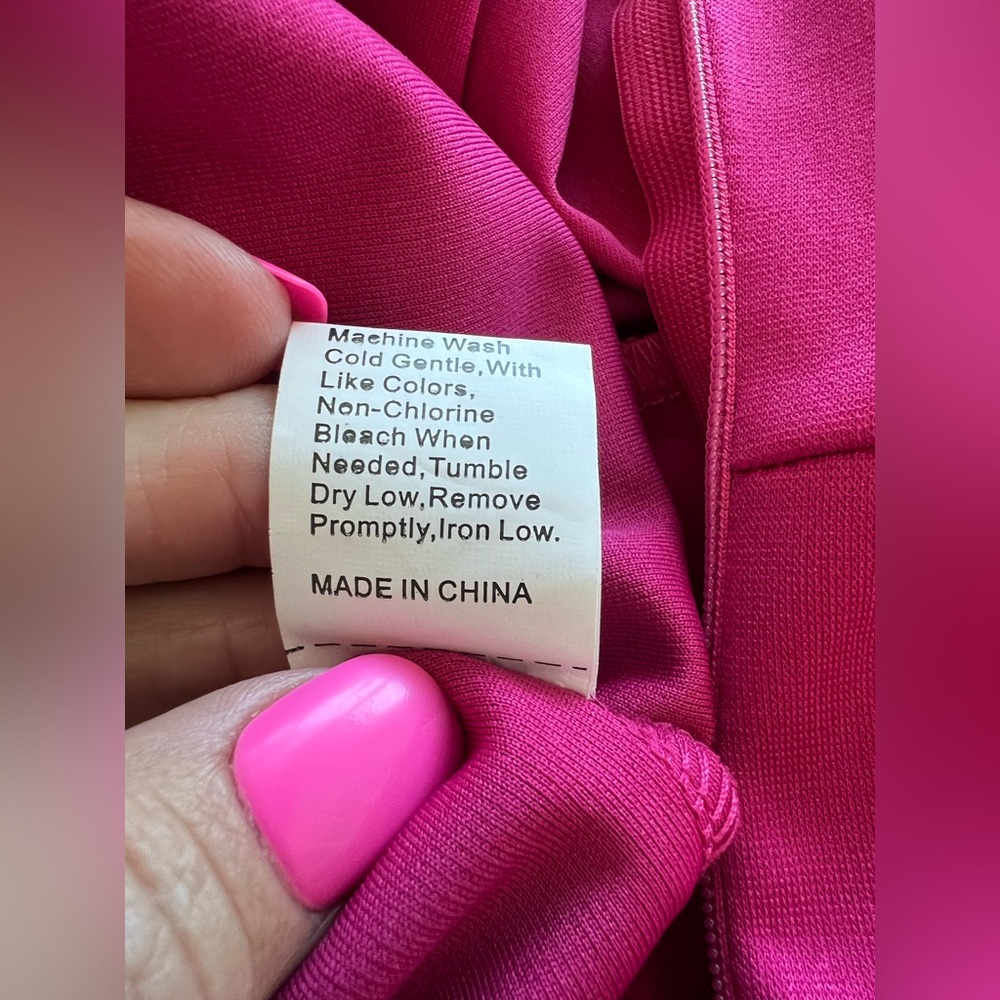 🆕 💖 NWOT One-Shoulder Hot Pink Belted Jumpsuit | Wide Leg | Women’s Medium - Picture 9 of 10